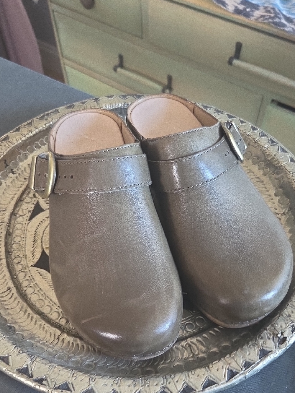 Dansko Olive Green Leather Clogs with Swivel Strap/ Ivy - Picture 2 of 7